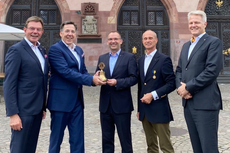 Ämterübergabe 2024 vor dem Frankfurter Römer